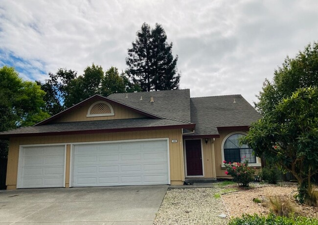 Building Photo - **Your Home in Windsor!!**