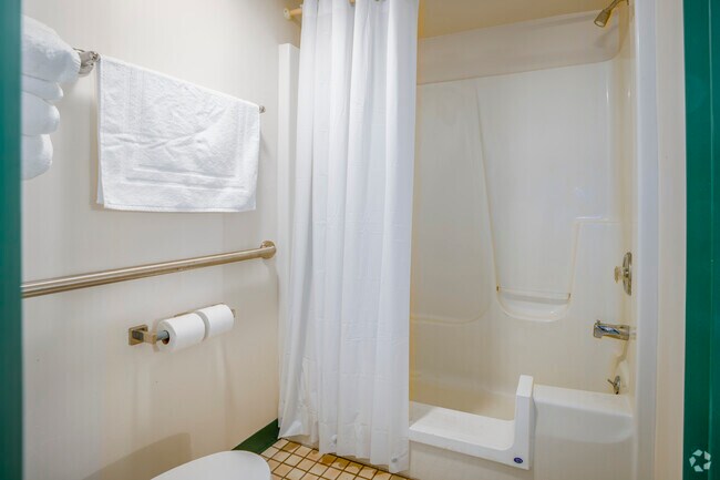 Single Suite - 250SF - Bathroom