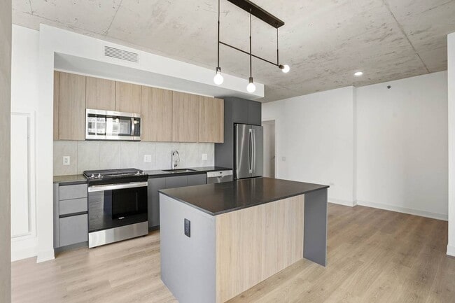 Photo - 258 W Polk St