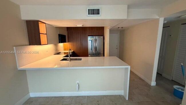 Building Photo - 5000 NW 79th Ave Unit 113