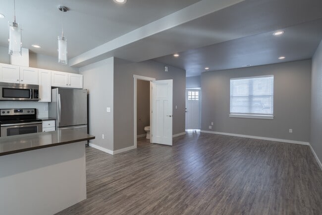 Photo - 924 S Division St