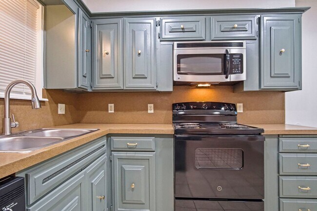 Photo - Beautifully Renovated 3bed/  2bath in Del city!   Bonus room in the Master bedroom!!