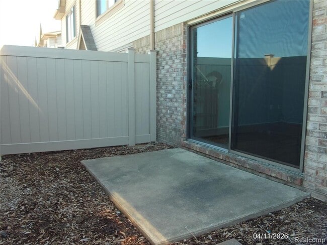 Photo - 50450 Bay Run N