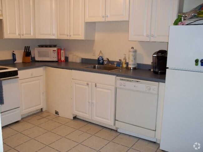 Building Photo - 36 Dighton St Rental