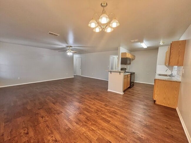 Photo - Available Now! Charming and Contemporary 3...