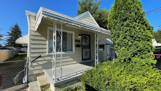 Building Photo - 14469 Hendricks Ave
