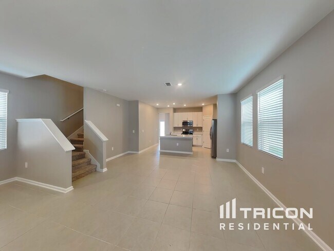 Photo - 728 Squire Ave