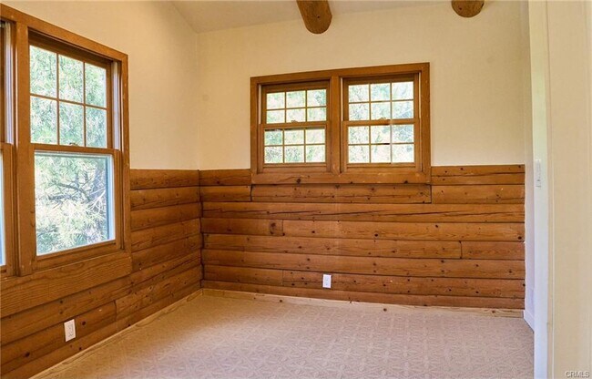 Photo - 373 Loftyhill Dr