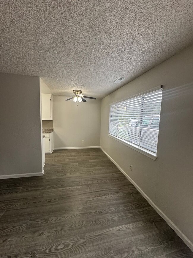 Photo - 2703 Heather Ln