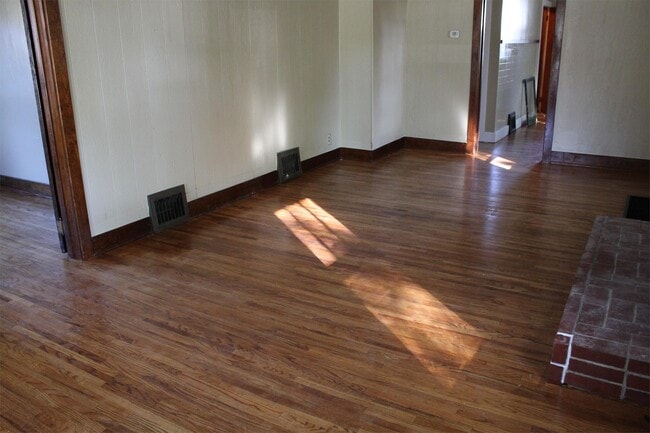 Photo - 526 E 11th St