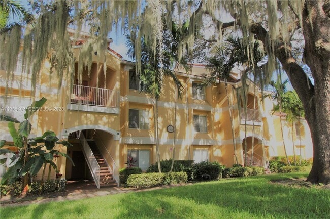 Building Photo - 2321 NW 33rd St Unit 213