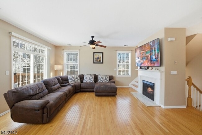 Photo - 154 George Russell Way