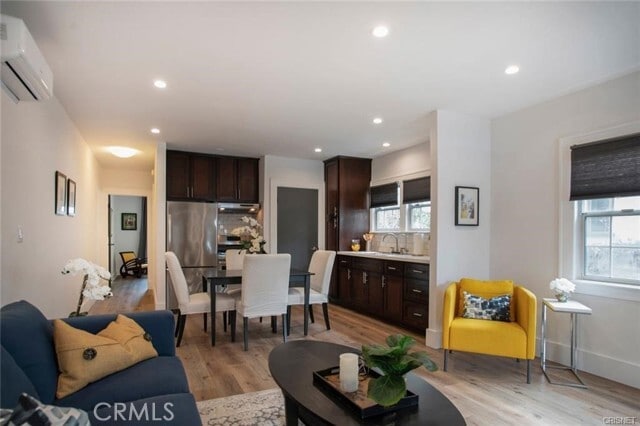 Photo - 908 Victoria Ave