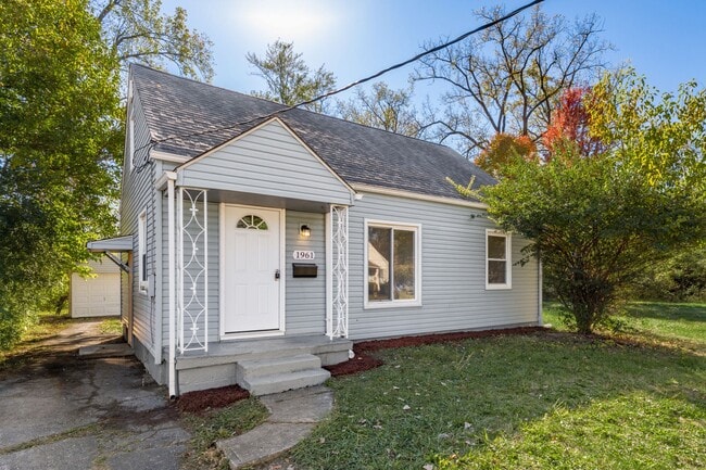 Photo - 1961 Dartmouth Ave