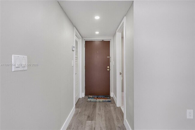 Building Photo - 300 NW 42nd Ave Unit 409