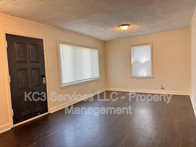 Photo - 11108 Bennington Ave