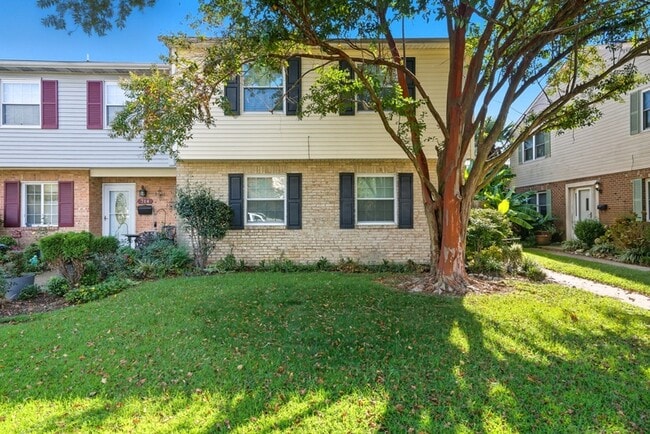 Building Photo - 712 Biltmore Dr