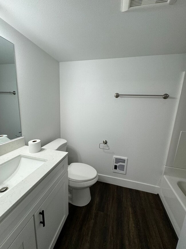 Photo - 3542 N Missouri Ave Unit B