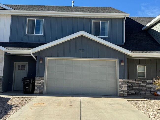 Cedar Edge Townhome - Cedar Edge Townhome