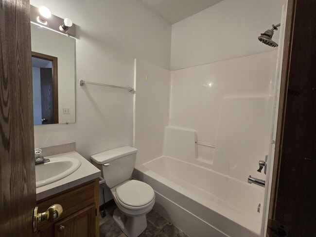 Photo - 748 W Belmont Ave