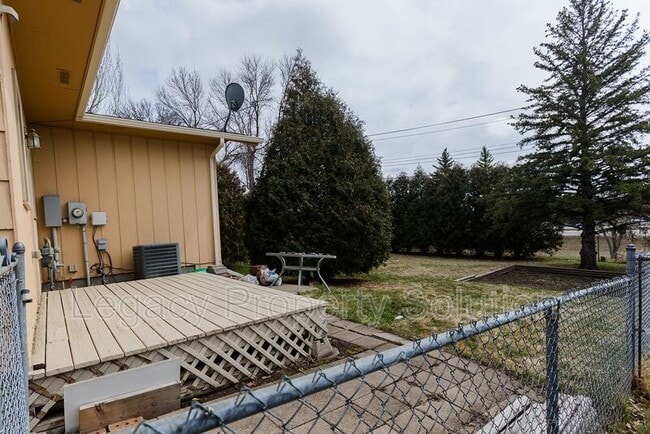Photo - 601 W Interstate Ave