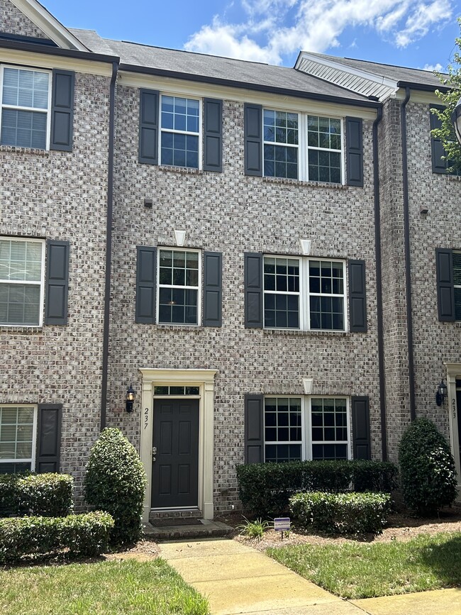 Front - 237 N Irwin Ave Townhome