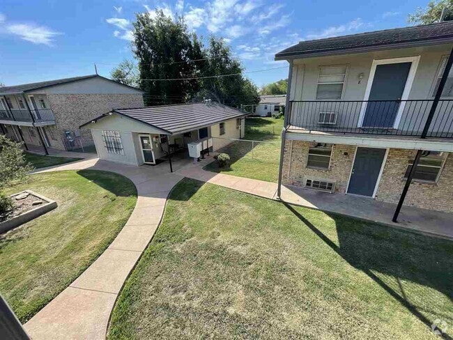Building Photo - 1502 NW Kingsbury Ave Unit 5 Rental