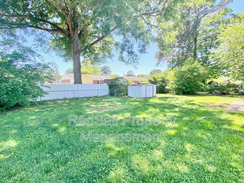 Photo - 10 Westlawn Dr