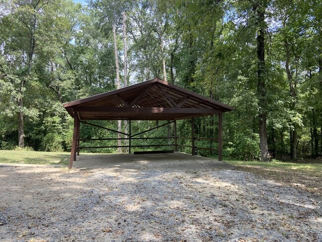 Photo - 18601 Honeysuckle Ln