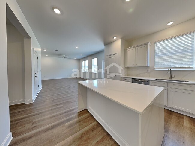 Photo - 482 Pointe Dr