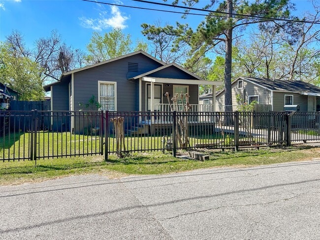 Building Photo - 132 Grothe Ln