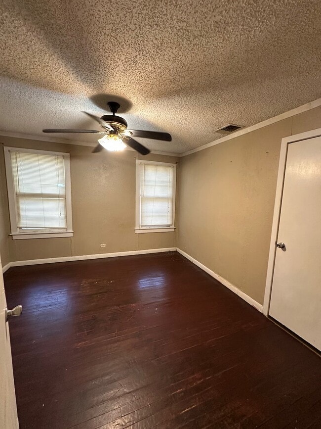 Photo - 944 W Lynwood Ave