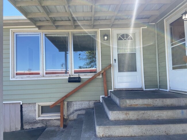 Building Photo - 2 Bedroom 1 Bath in The Dalles