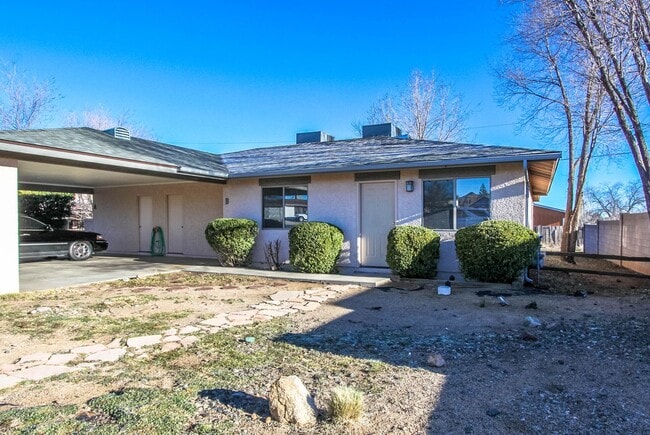 Building Photo - 8040 E Lakeshore Dr Unit Apt B