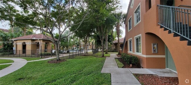 Building Photo - 8000 N Nob Hill Rd Unit 102 Rental