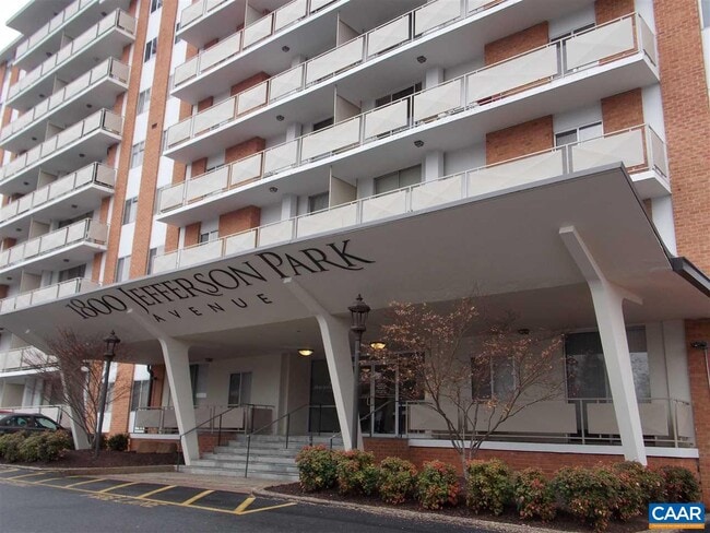 Building Photo - 1800 Jefferson Park Ave Unit 112