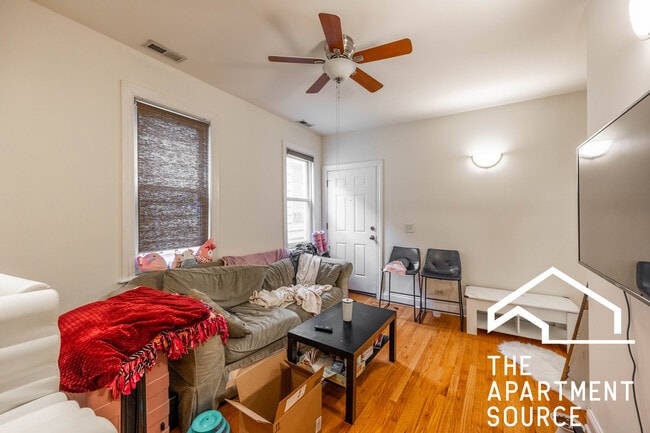 Photo - 1738 W Altgeld St Unidad 2R
