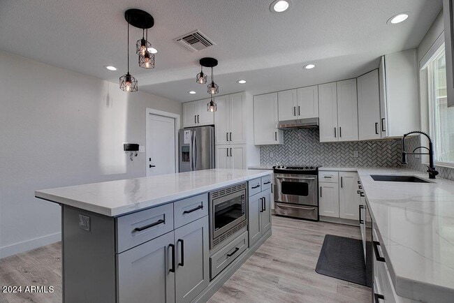 Building Photo - 917 N 87th Pl