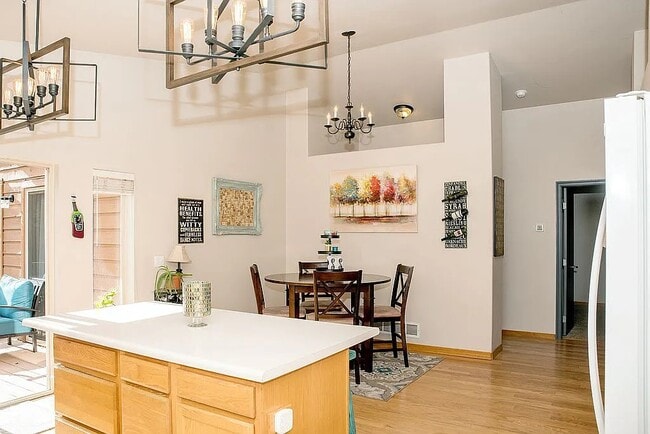 Photo - 2137 Valley View Dr