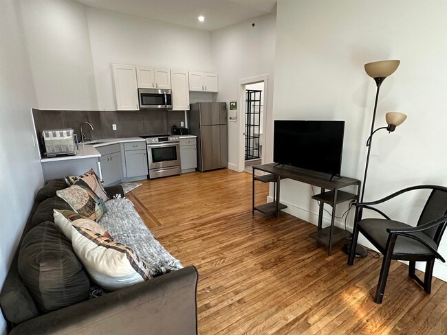 Building Photo - 4 Elliot St Unit 7