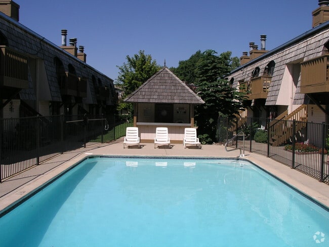 Building Photo - Villa West Rental