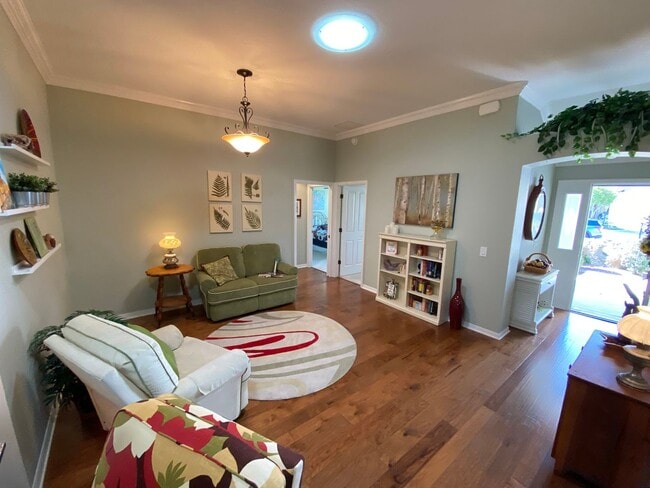Photo - 1135 Barker Way