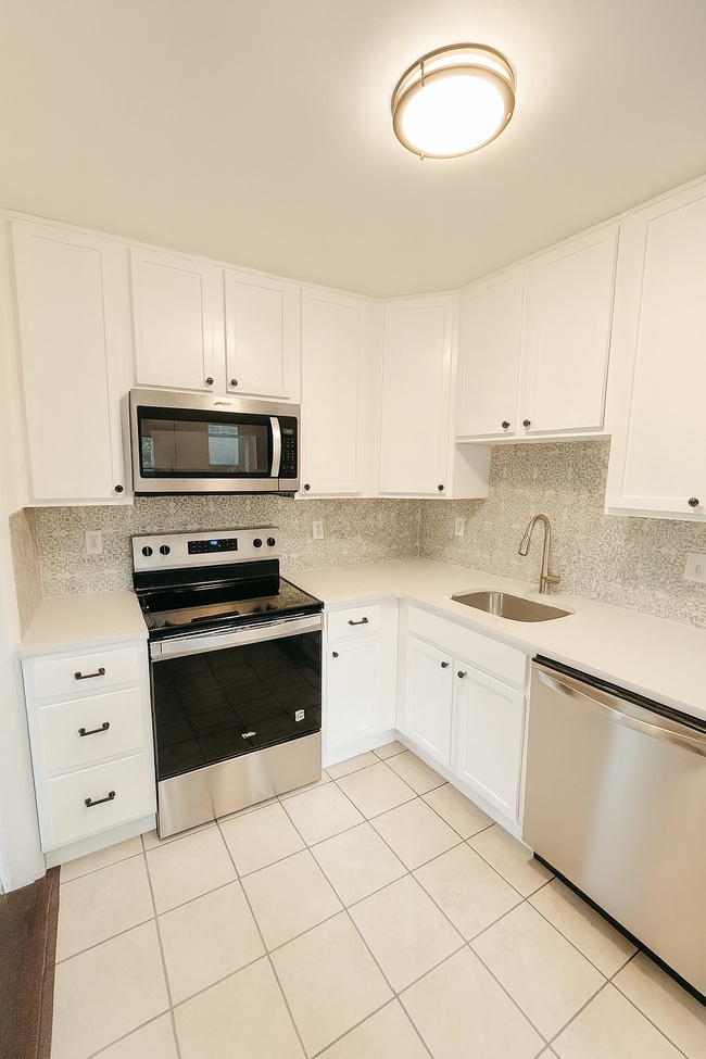 Photo - 1460 Elmira St