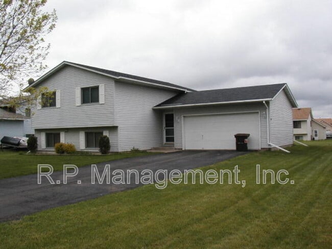 Building Photo - 1733 Lincoln Ave