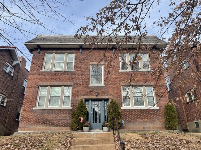 Building Photo - 5331 Bancroft Ave Unit 1W