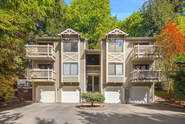Building Photo - Beautifully Updated 2-Bedroom, 2-Bath Condo Near Downtown Kirkland Unit UM-SHI320_03