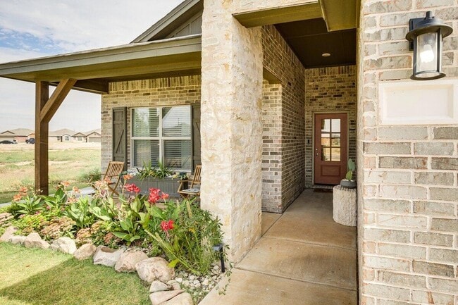 Photo - 806 E 19th St