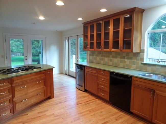 Building Photo - GREAT NEW PRICE! Gorgeous 6-Bedroom Home on 5 Acres with Tons of Privacy in Issaquah!!