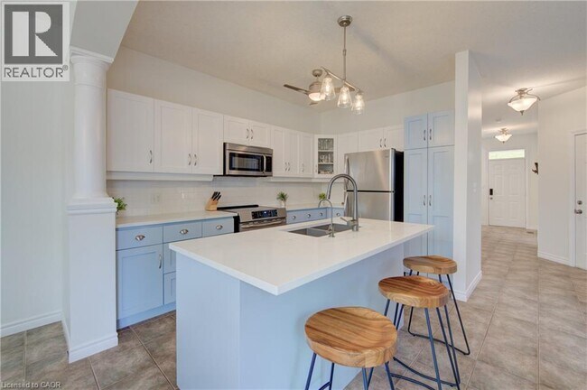 Photo - 729 Keats Way