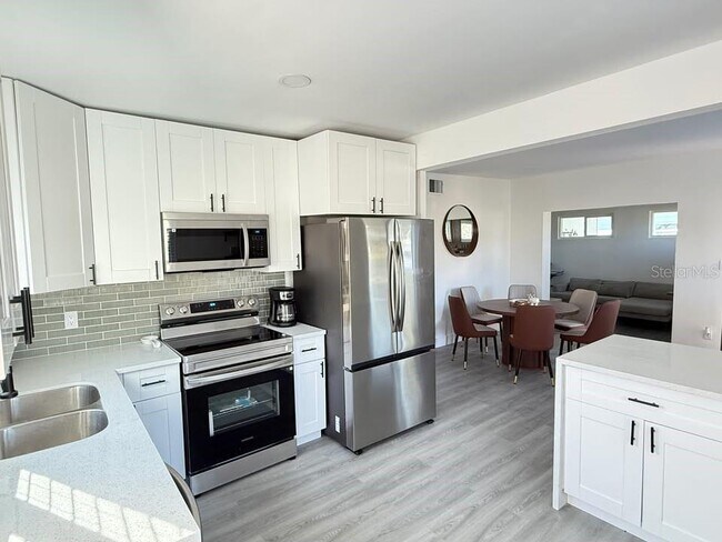 Photo - 4026 Indianapolis St NE